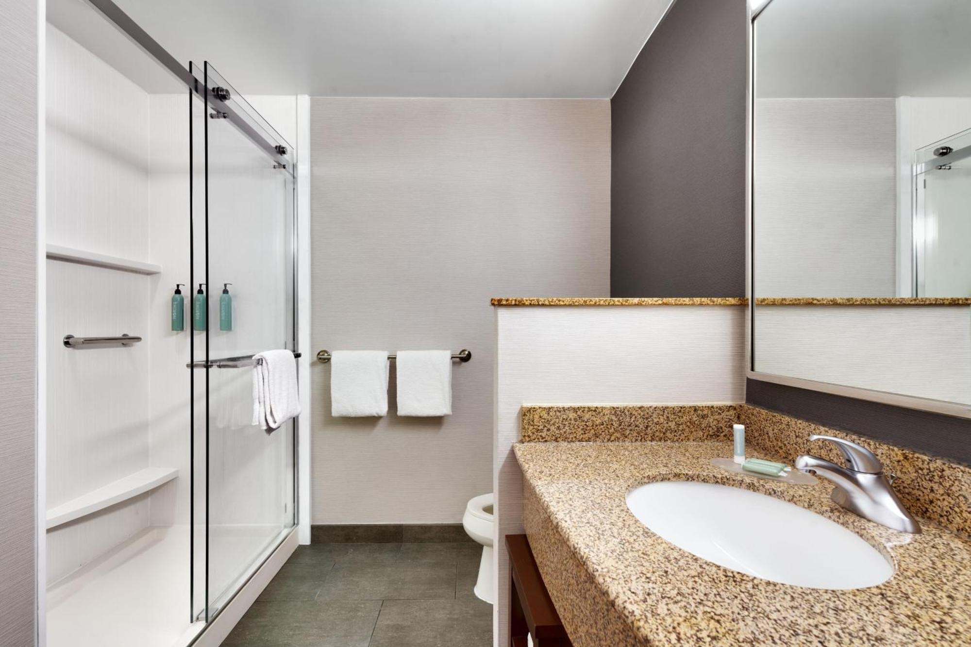 Courtyard By Marriott Johnson Stadt Exterior foto