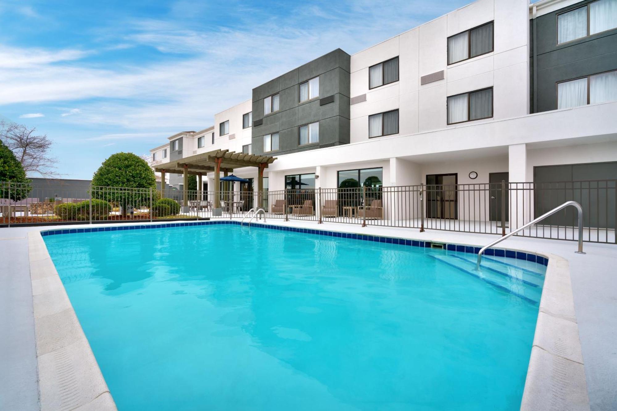 Courtyard By Marriott Johnson Stadt Exterior foto